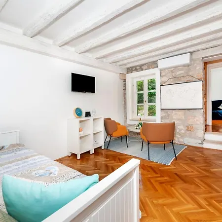 Happy House Bregovita By Irundo