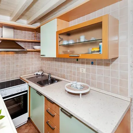 Happy House Bregovita By Irundo