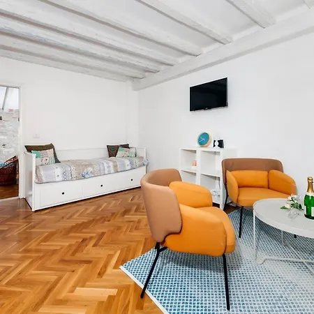 Apartment Happy House Bregovita By Irundo