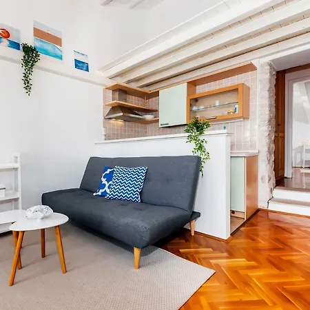 Happy House Bregovita By Irundo *