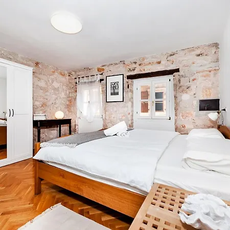 Happy House Bregovita By Irundo *